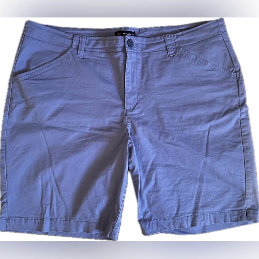 Lee Mid Rise Regular Fit Blue Bermuda shorts. Excellent condition.Womens size 18